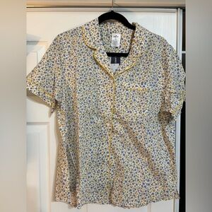 Draper James x Lands End ivory ditsy floral button down pajama top, size M